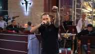 Борис Солтарийски изпълнява песента ''Пружината''