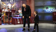 Димитър Андреев показва на Слави, че и той не носи чорапи, 07.06.2013 г.