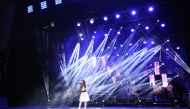 Крисия Тодорова изпълнява песента ''Listen''
