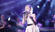 Симона Иванова изпълнява песента ''Pour que tu m’aimes encore''