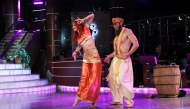 Биляна и Метин танцуват индийски танц