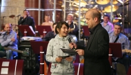 Зрител от публиката в студиото получи като подарък от ''Шоуто на Слави'' екскурзия за двама до Париж (Франция), 27.11.2012 г.