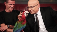 Слави се запознава с новия ко-водещ на предаването - Пилето