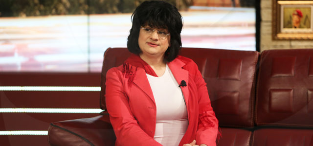 Мариан Бачев в ролята на Корнелия Нинова